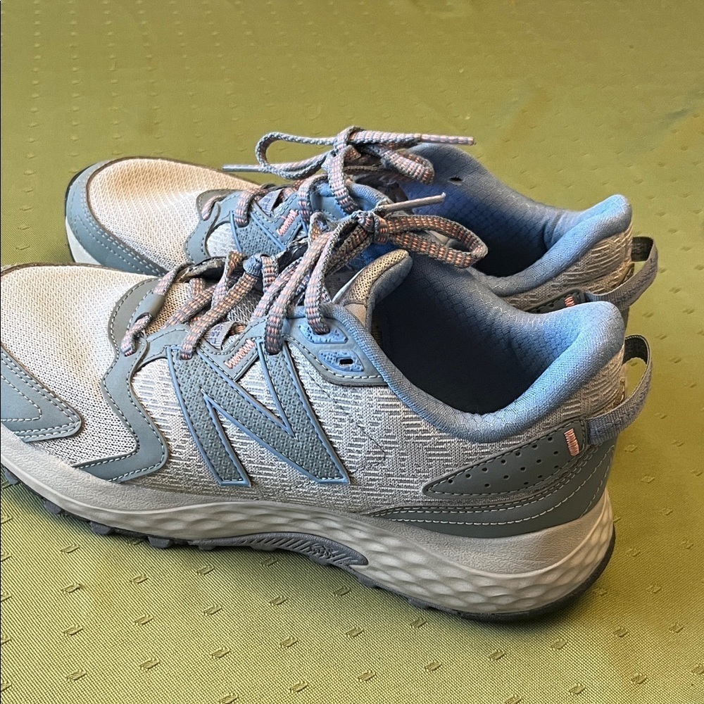 New Balance Women's Athletic Shoes in Blue and gray size 9